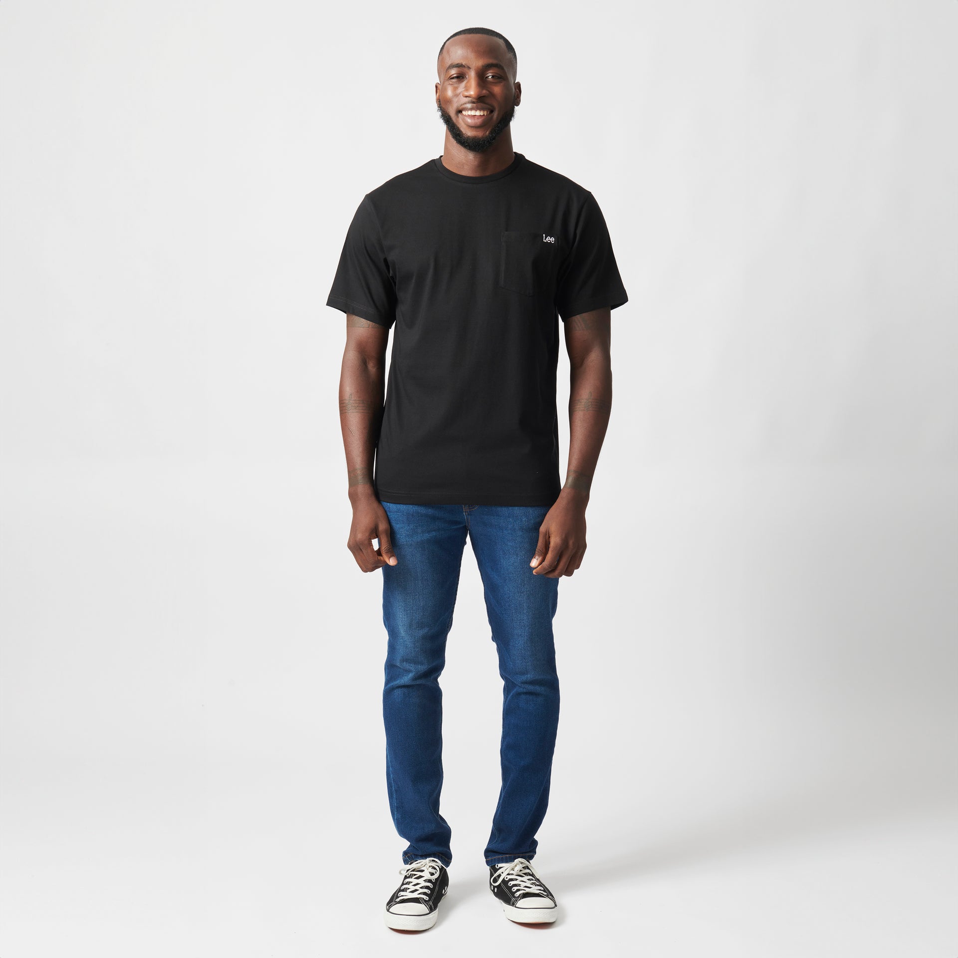 LOGO EMB POCKET T-SHIRT IN BLACK