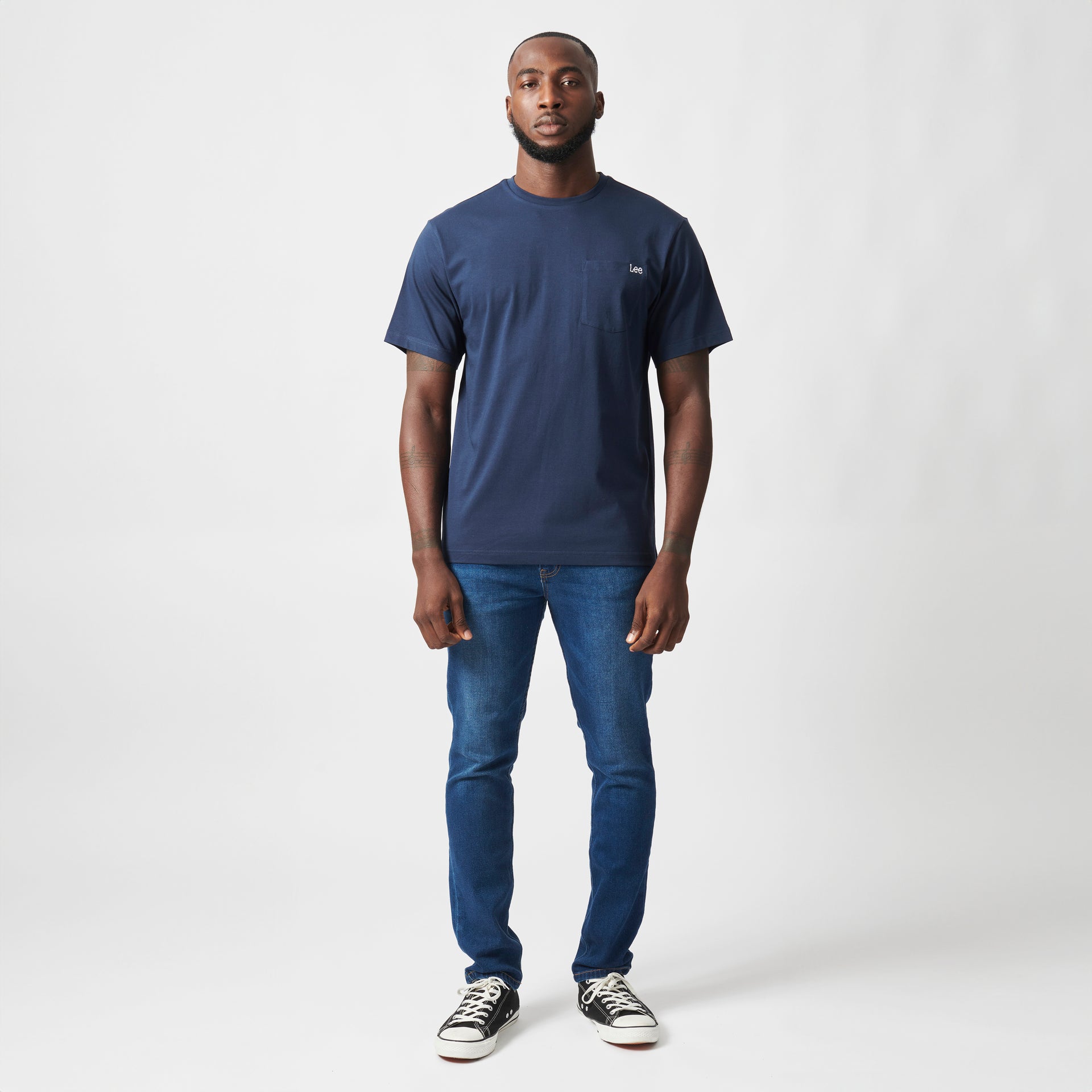 LOGO EMB POCKET T-SHIRT IN SUMMIT NAVY
