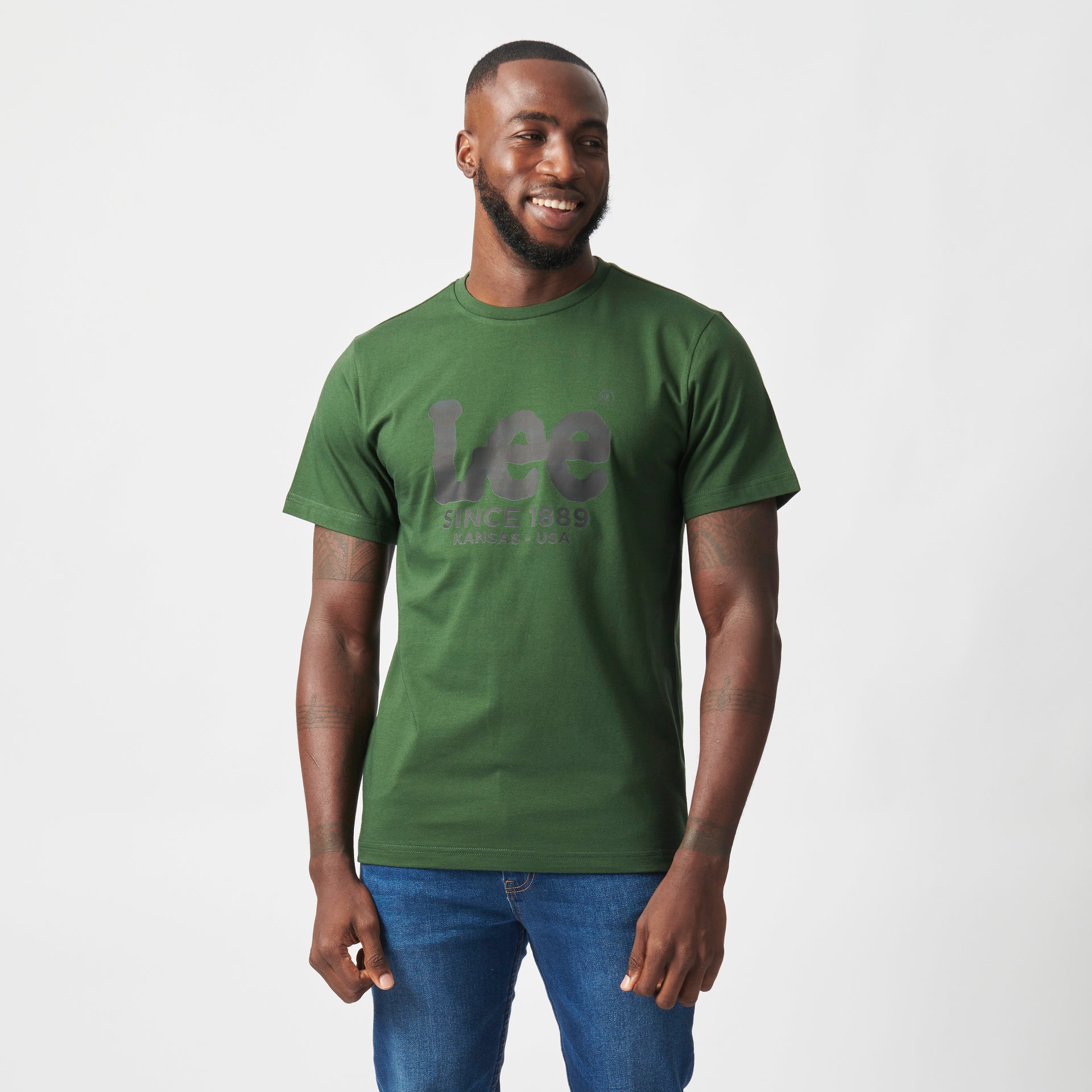 OUTLINE LOGO T-SHIRT IN CITY MOSS