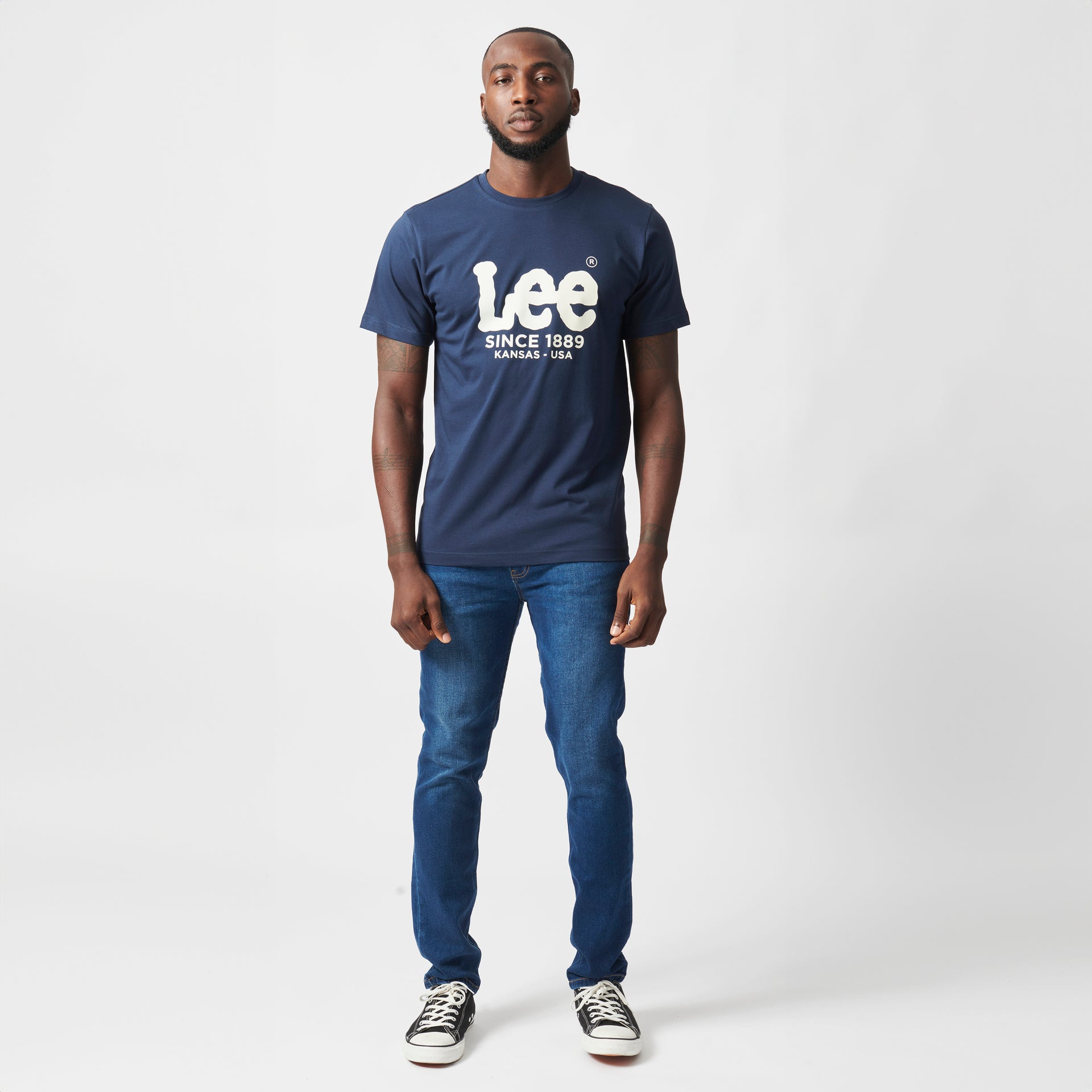 OUTLINE LOGO T-SHIRT IN SUMMIT NAVY