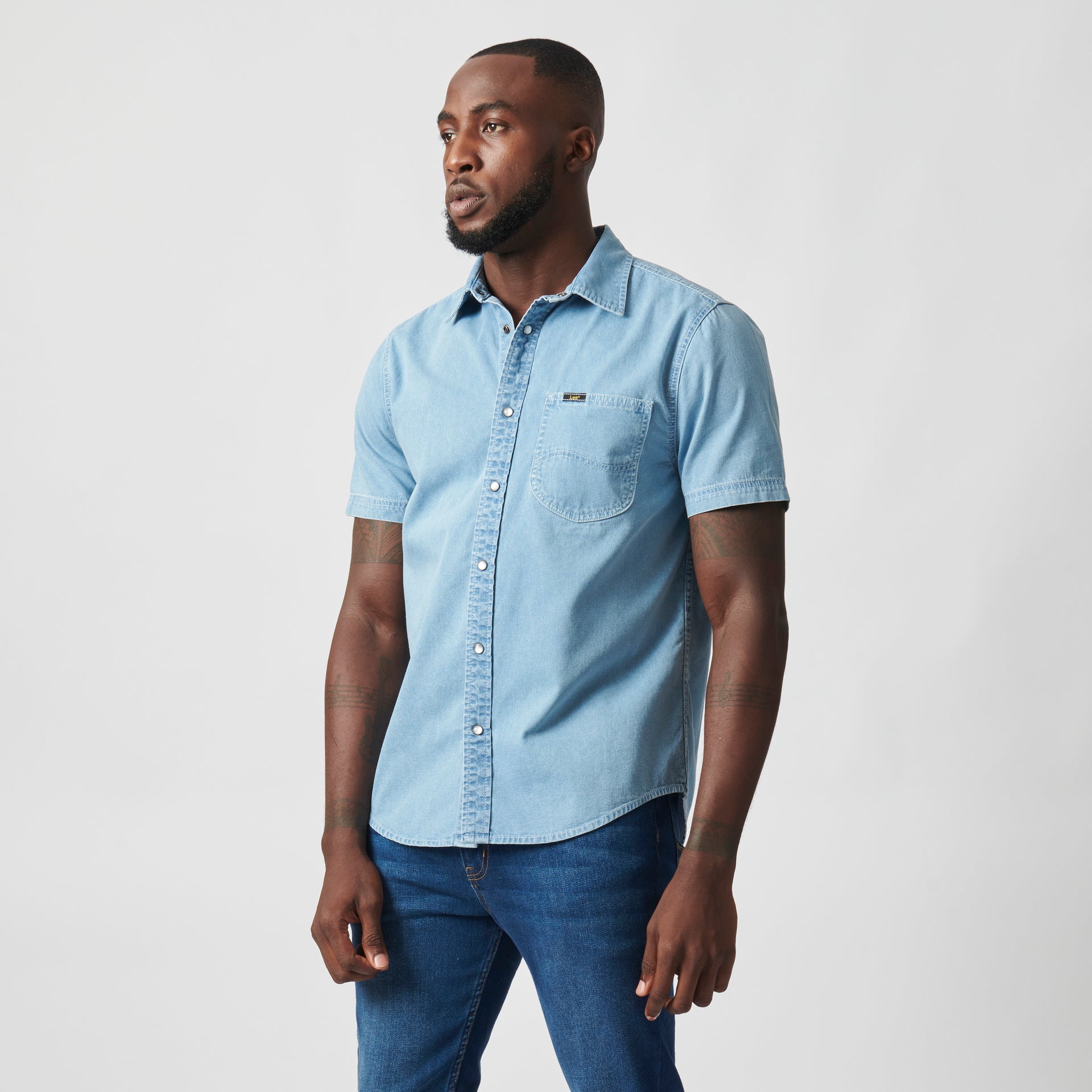 LAZY 'S' SHORT SLEEVE DENIM SHIRT IN LIGHT BLUE WASH